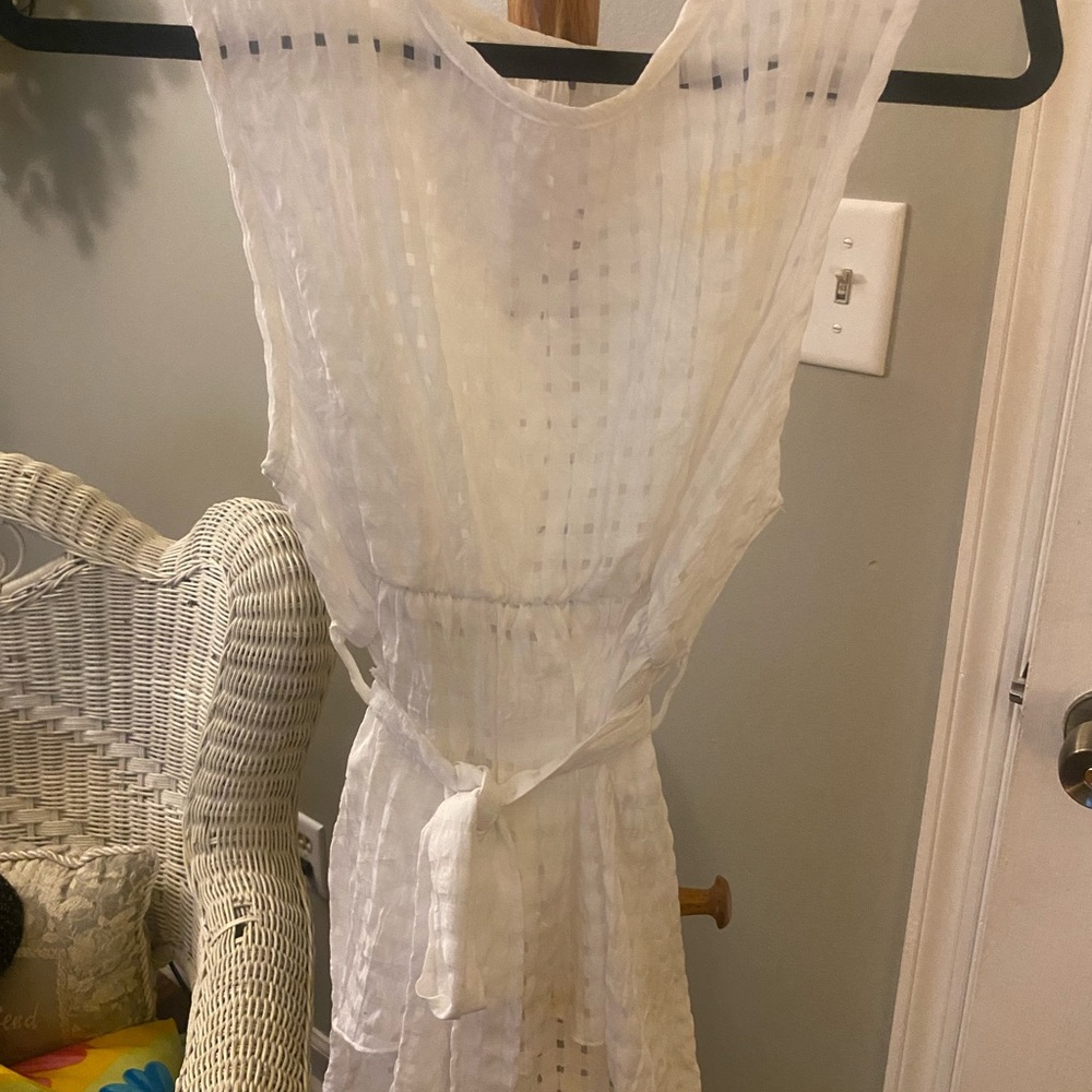 Elegant White Sleeveless Blouse